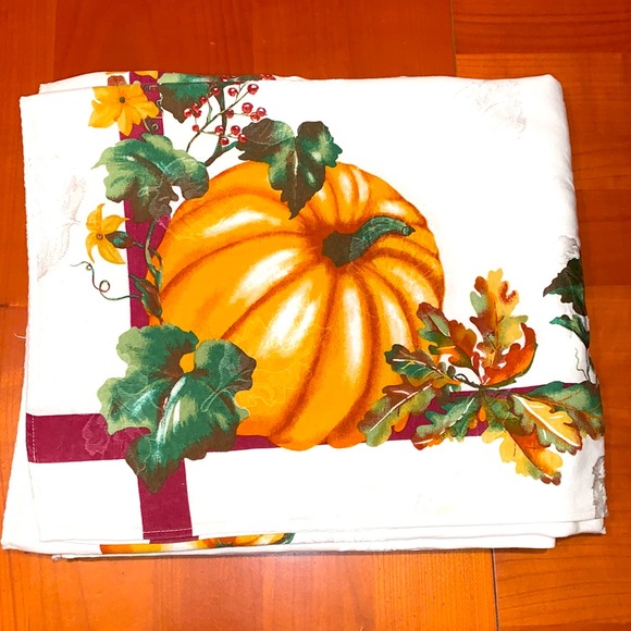 Holidays Harvest tablecloth great for thanksgiving - Picture 2 of 5